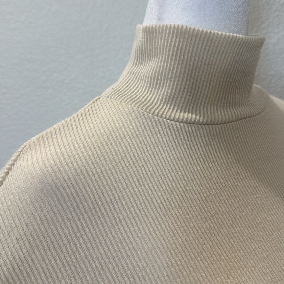Melrose and Market, Size XXX Small waffle print cream colored turtleneck sweater - Picture 3 of 6